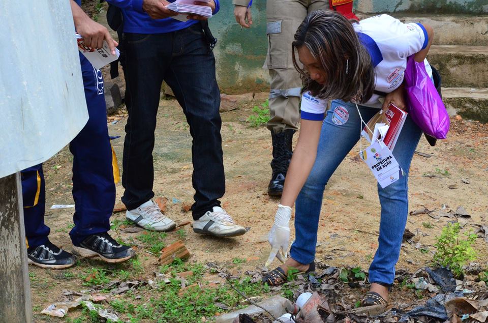 Mutirão contra o mosquito Aedes Aegypti.